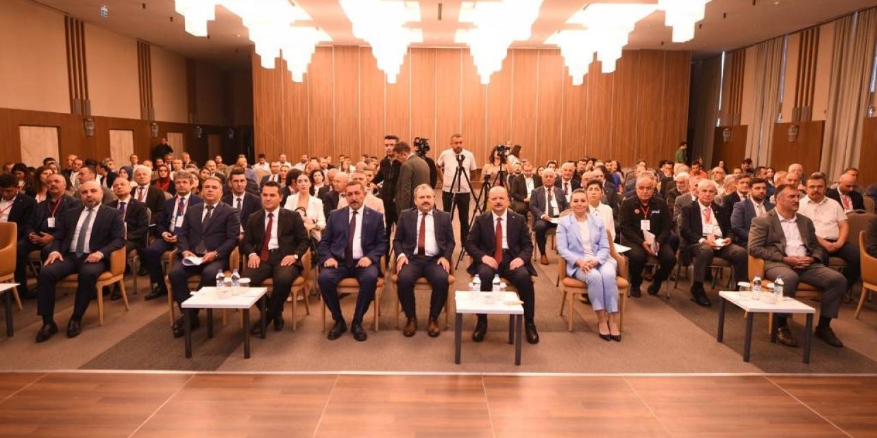 Kentsel Dönüşüm, Akıllı Şehir Ve İklim Değişikliği Zirvede Konuşuldu