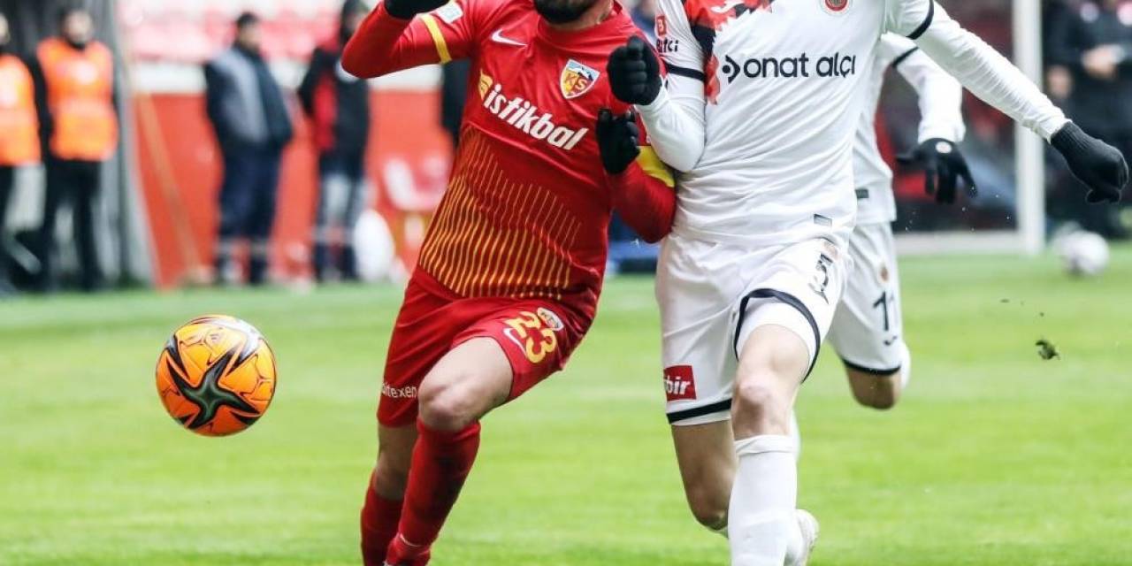 İlhan Parlak Futbolu Bıraktı