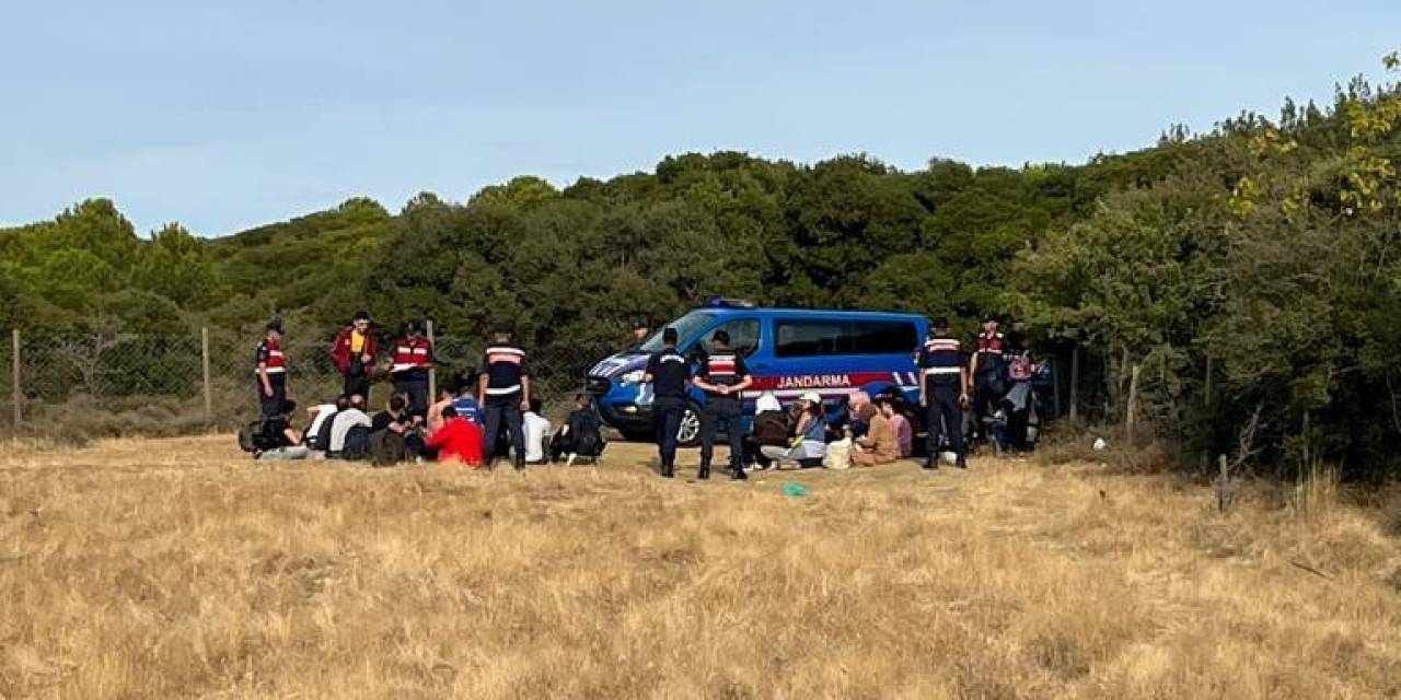 Çanakkale’de Minibüste 34 Kaçak Göçmen Yakalandı