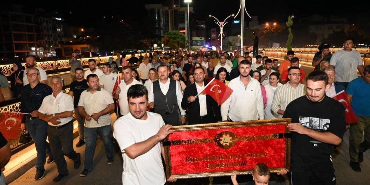 Biga’da Güreşler Öncesi Coşkulu Kortej