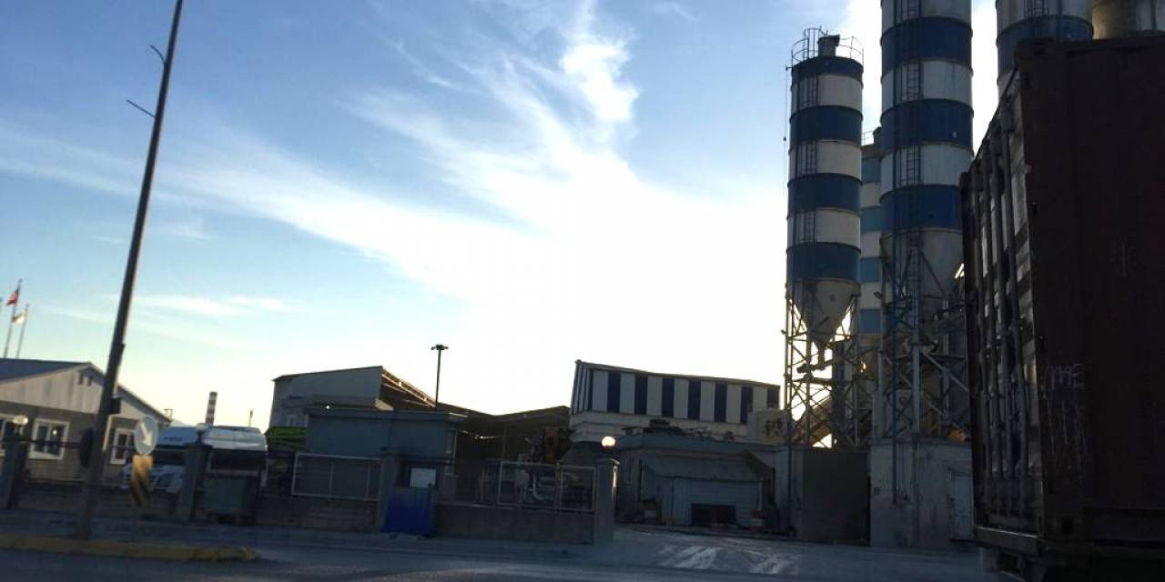 Beton Santralinde 5 Metre Yükseklikten Düşen İşçi Yaralandı