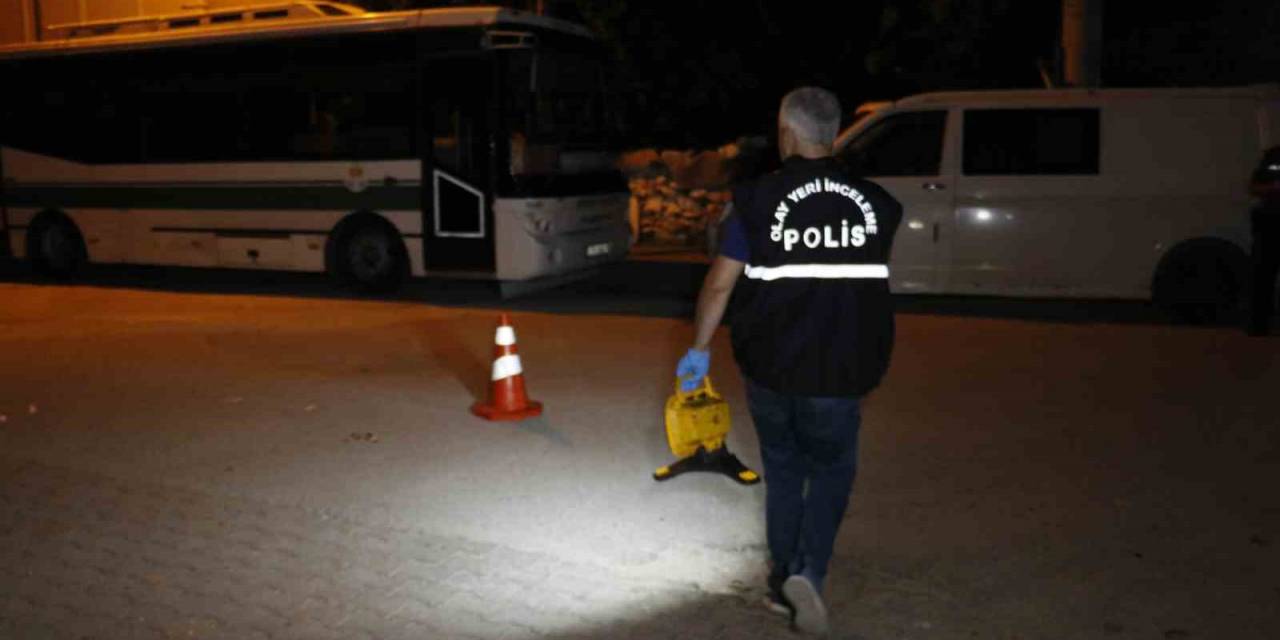 Otomobiliyle Seyir Halindeyken Başka Araçtan Ateş Açıldı, Sırtından Vuruldu