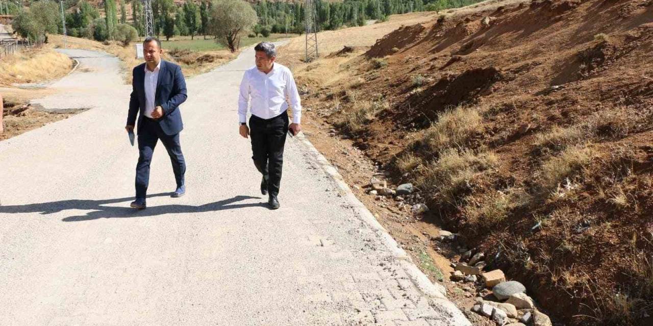 Kaymakam Özçelik, Kilit Parke Taşı Çalışmalarını İnceledi