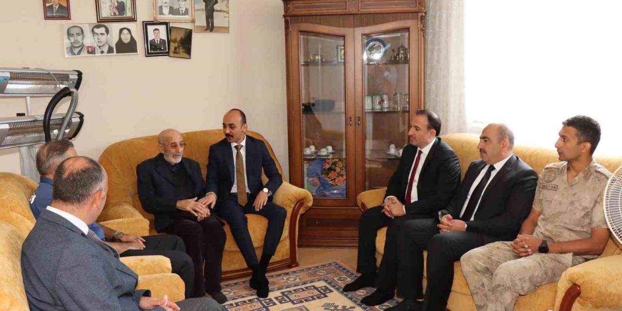 Kaymakamdan Şehit Babasına Ziyaret