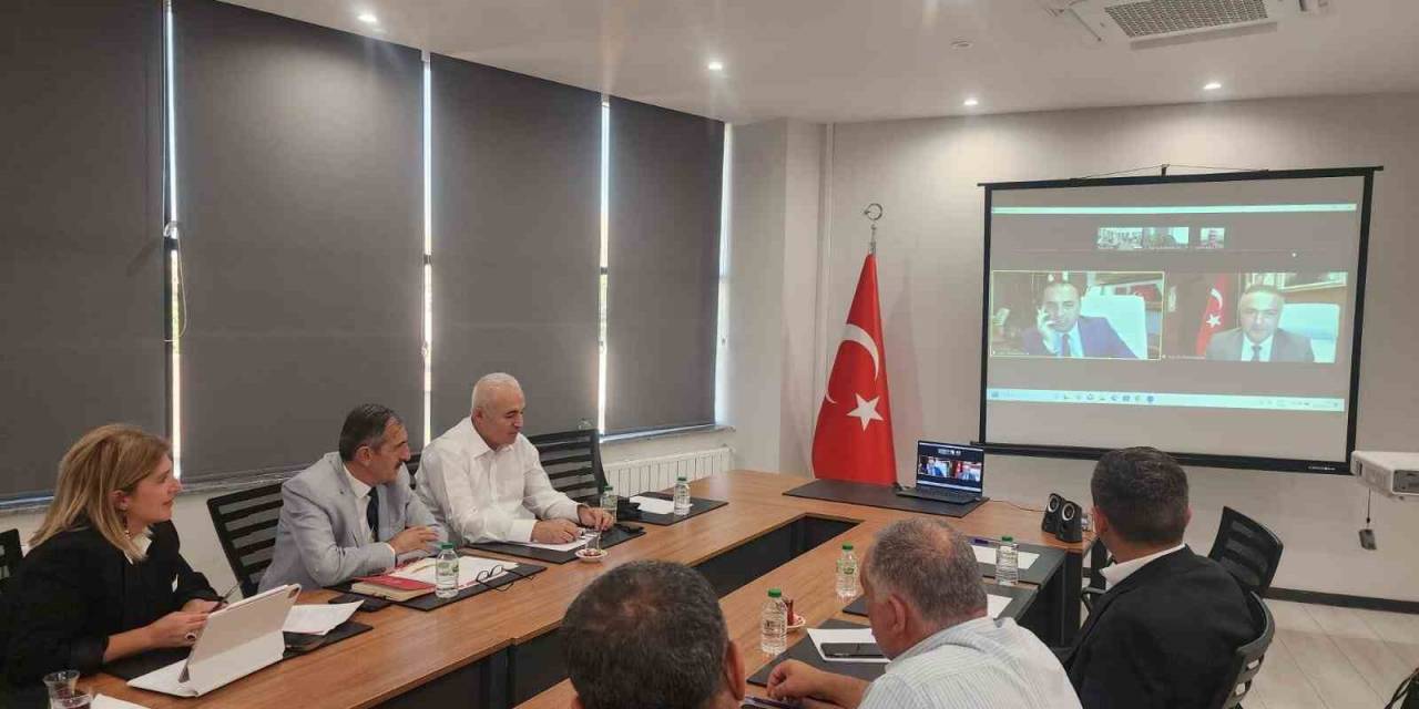 Deprem Bölgesi Malatya’da Kayısı Masaya Yatırıldı