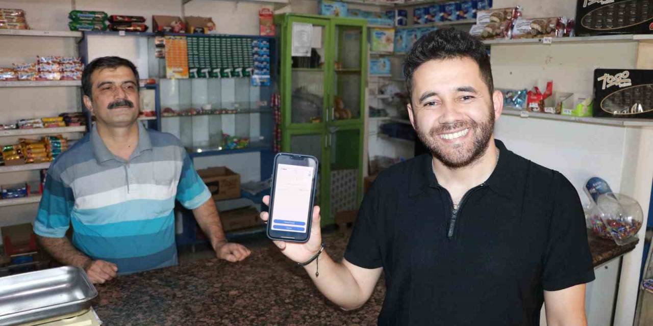 Hayır Severlerden Alıp İhtiyaç Sahiplerine Veriyor