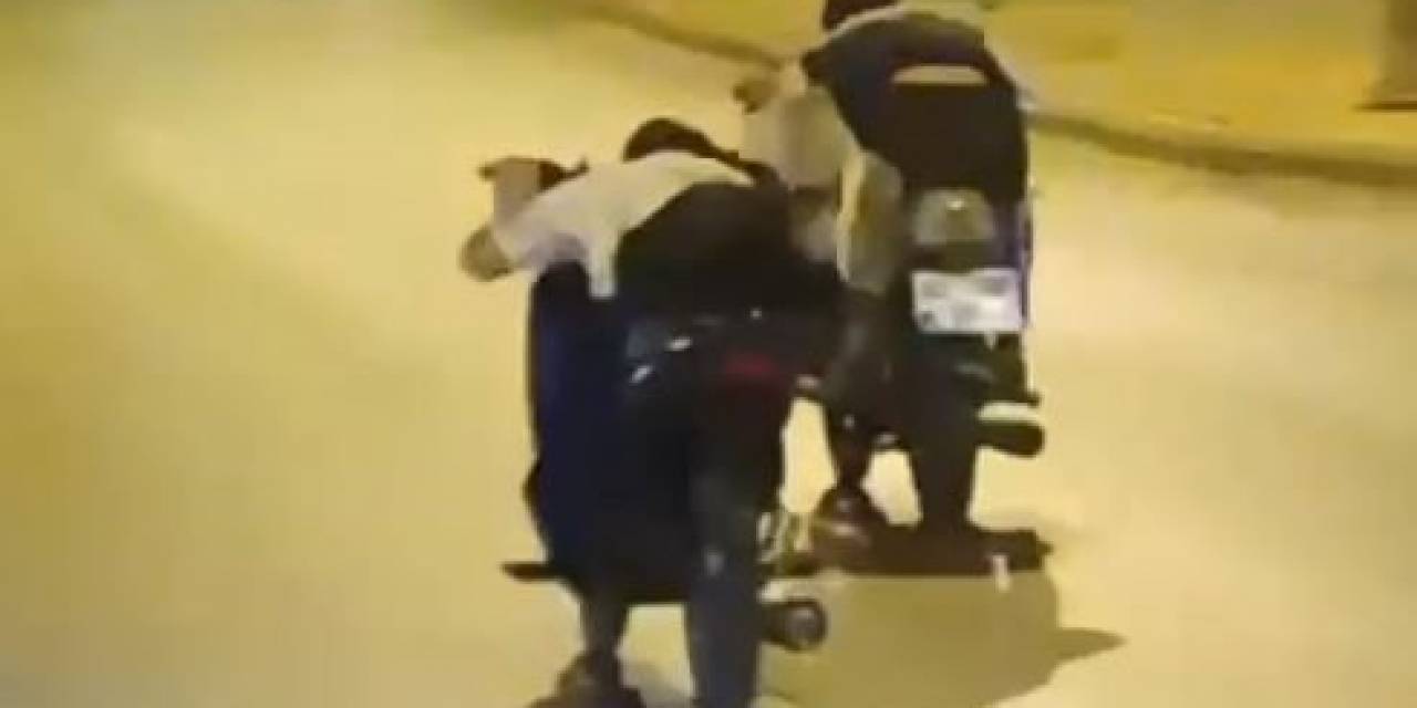 Trafik Magandalarının Tehlikeli Motosiklet Yolcuğu Kamerada