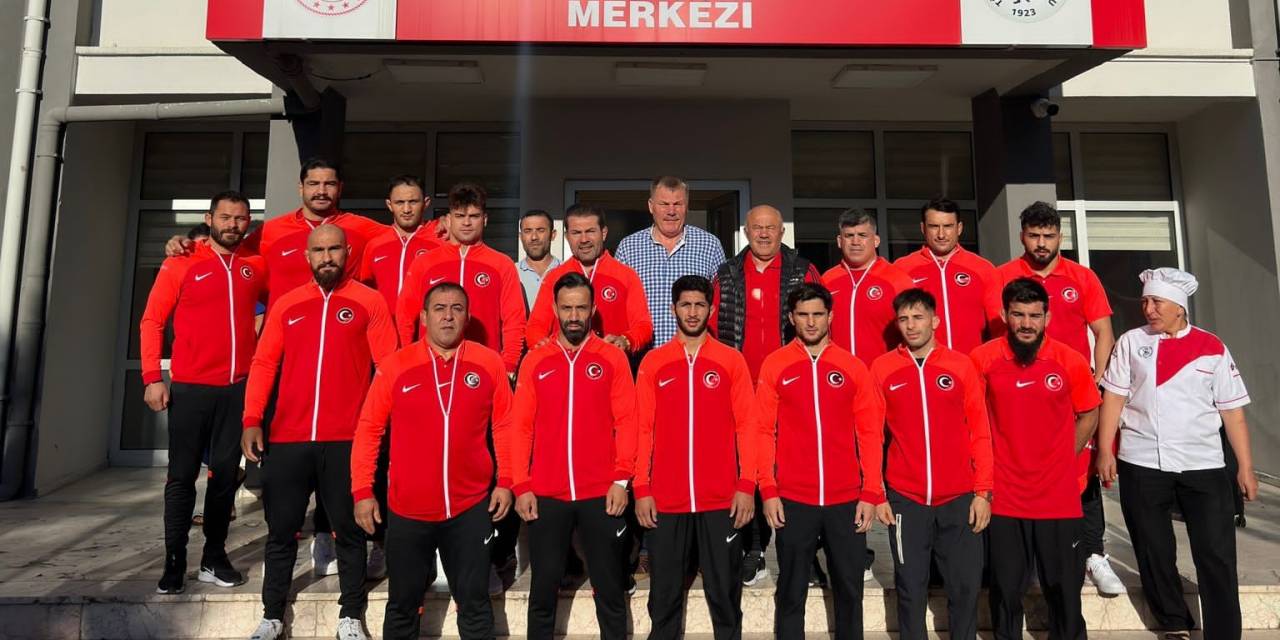 Serbest Güreş Milli Takımı Sırbistan’a Gitti