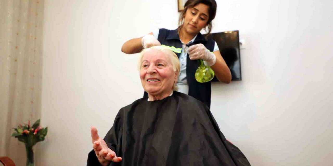 Akdeniz’de Evde Kişisel Bakım Ve Temizlik Hizmeti Vatandaşların Yüzünü Güldürüyor