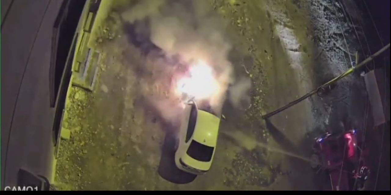Şanlıurfa’da Otomobilin Kundaklanma Anı Güvenlik Kamerasında