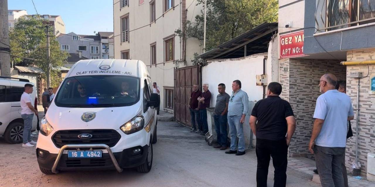 Yeğeni Tarafından Vahşice Öldürülen Halanın Cenazesi Gözyaşlarıyla Toprağa Verildi