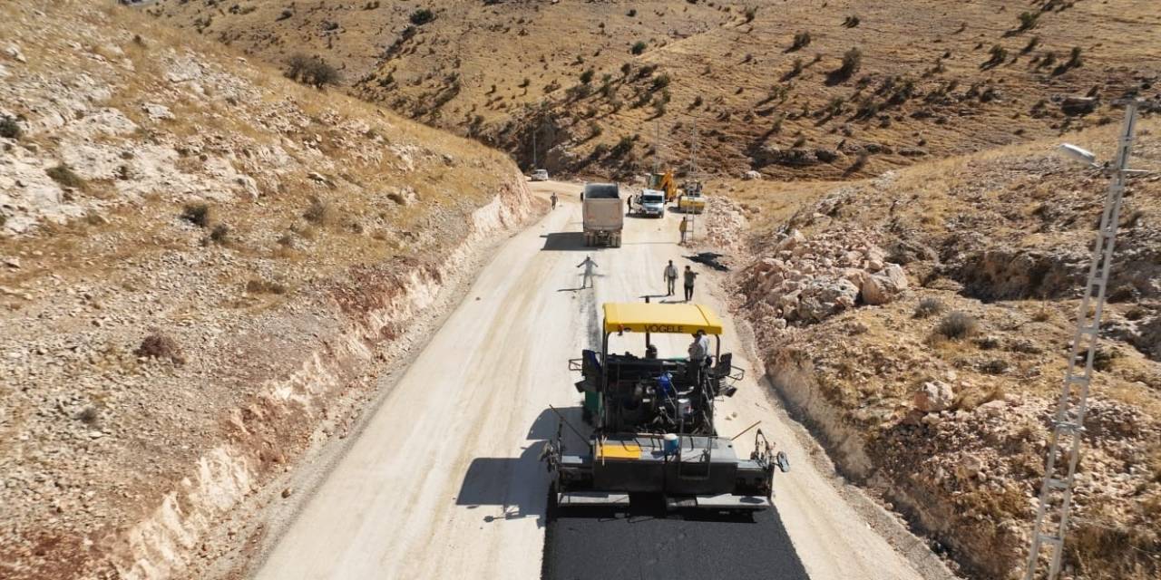 Mardin’de Türkmen Vadisi Alternatif Çevre Yoluna İlk Asfalt Döküldü