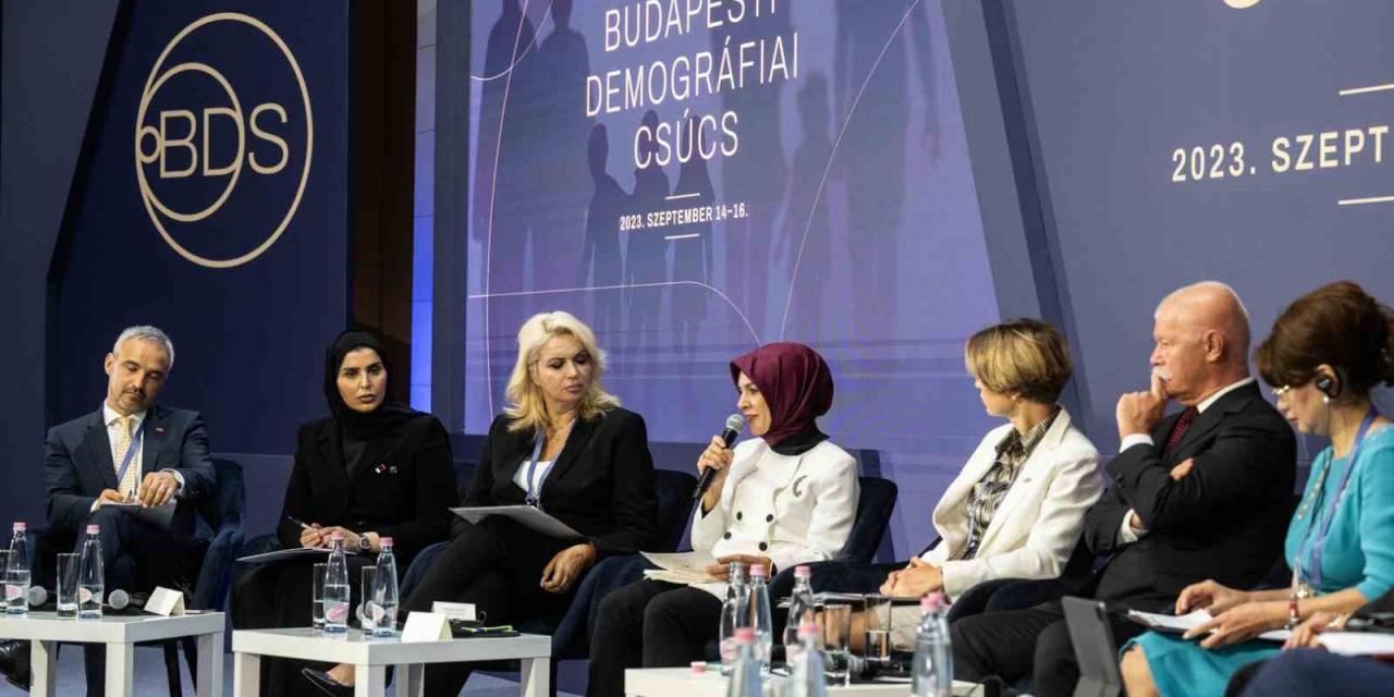 Bakan Göktaş, Macaristan’da “Budapeşte Demografi Zirvesi”ne Katıldı