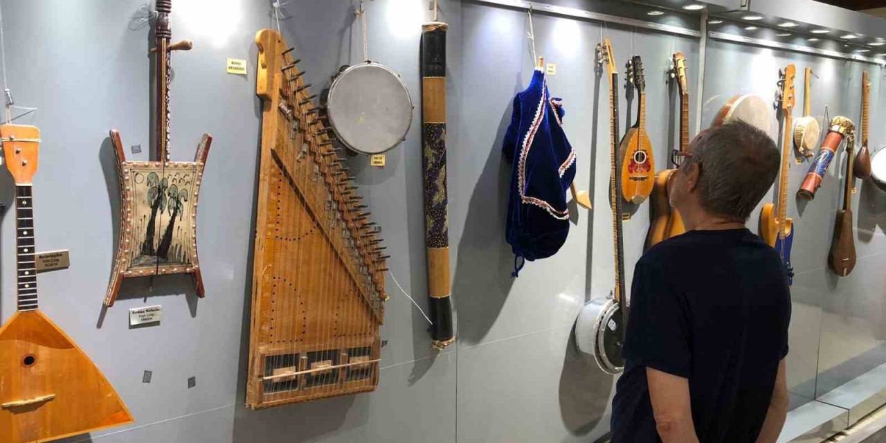 Pendik’te Yedi Kıtadan 600 Müzik Enstrümanı Sergide Buluştu