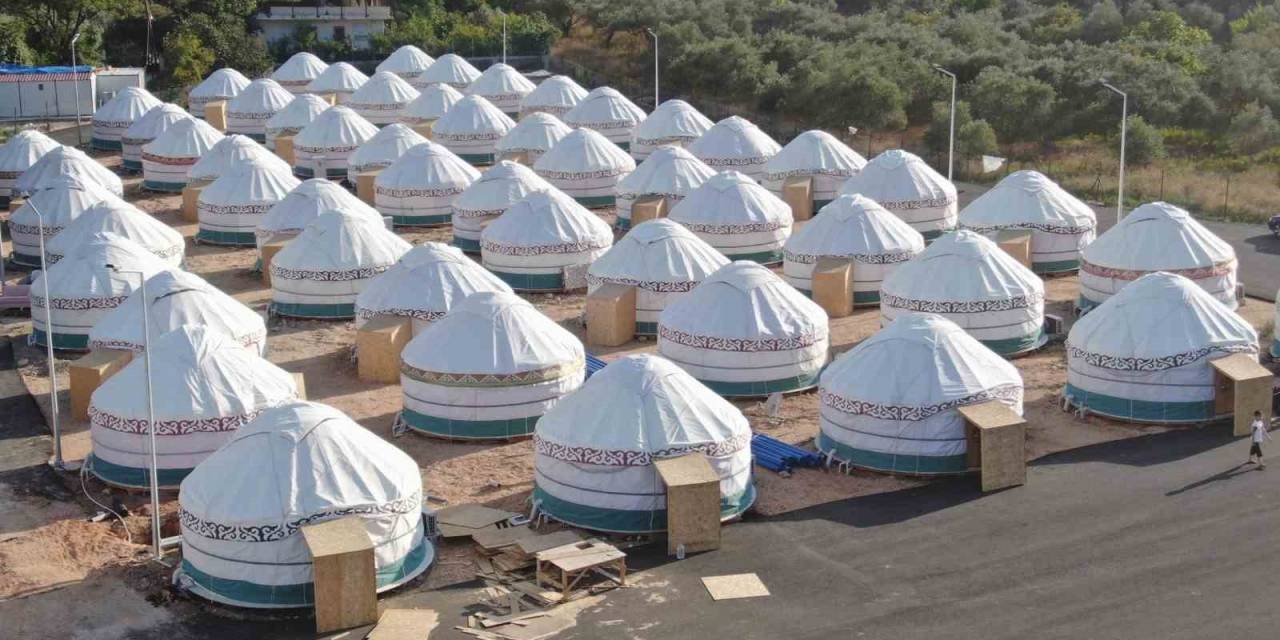 Görünümleriyle Dikkat Çeken Kırgız Çadırları, Depremzede Vatandaşların Yeni Yuvası Oldu
