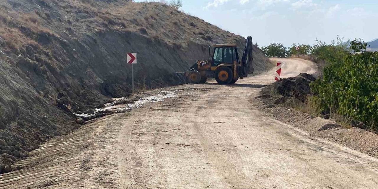 İlçelerde Bağlantı Yollarının Ulaşımı İyileştiriliyor