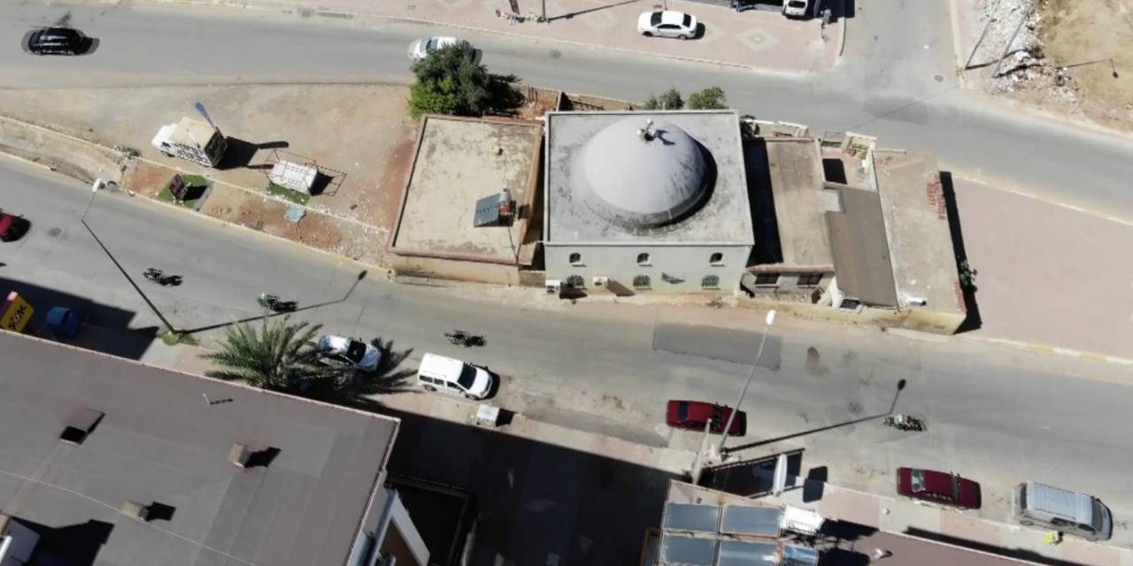 İmar Değişikliği Sebebiyle 40 Yıllık Camiler Yolun Ortasında Kaldı