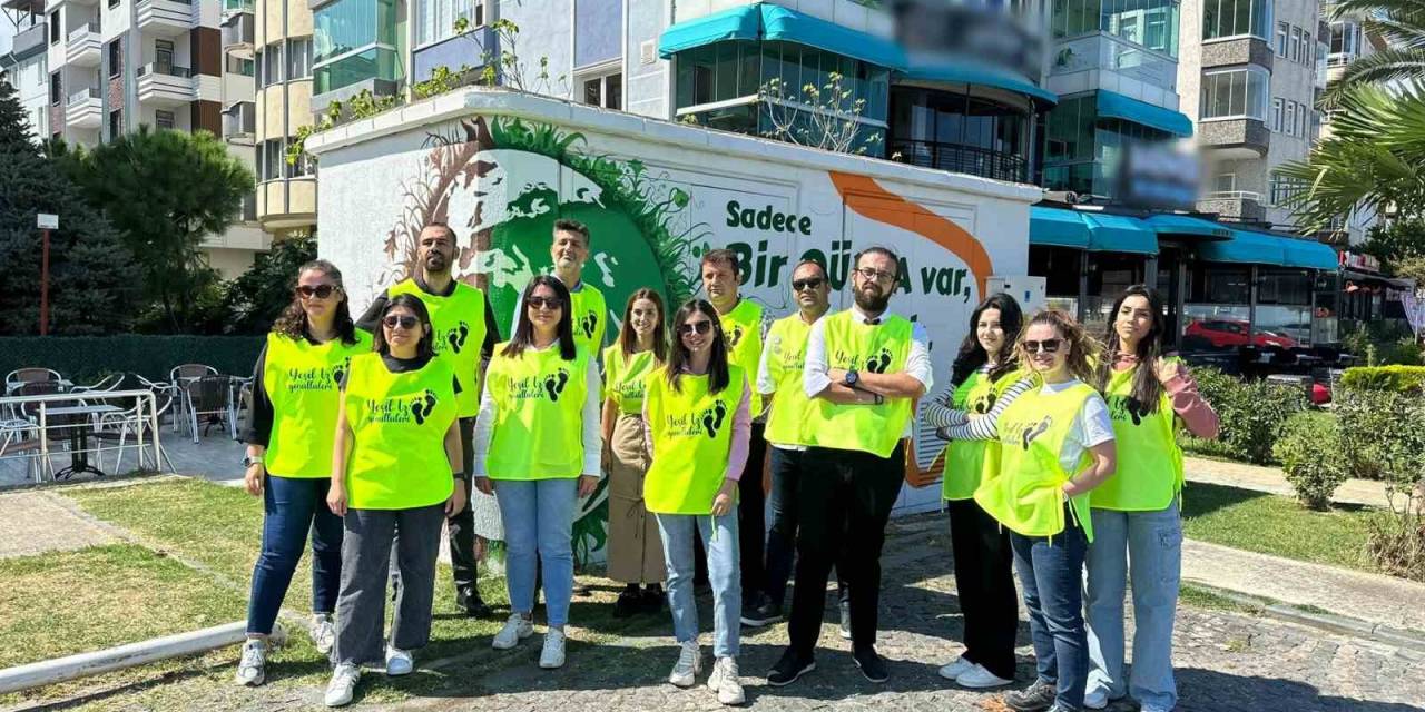 ’yeşil İz Gönüllüleri’nden Çevre Farkındalığı: Trafo Boyadılar, Sahili Temizlediler