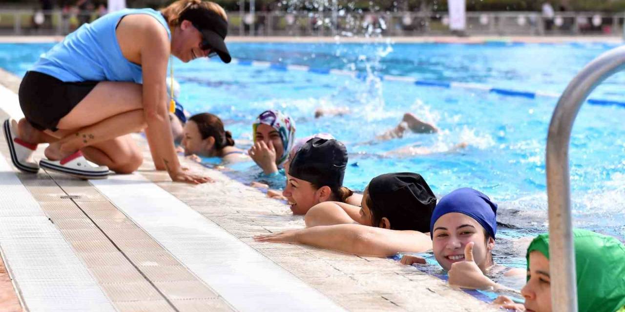 Büyükşehir Belediyesinin Yaz Dönemi Yüzme Kursu Eğitimleri Sona Erdi