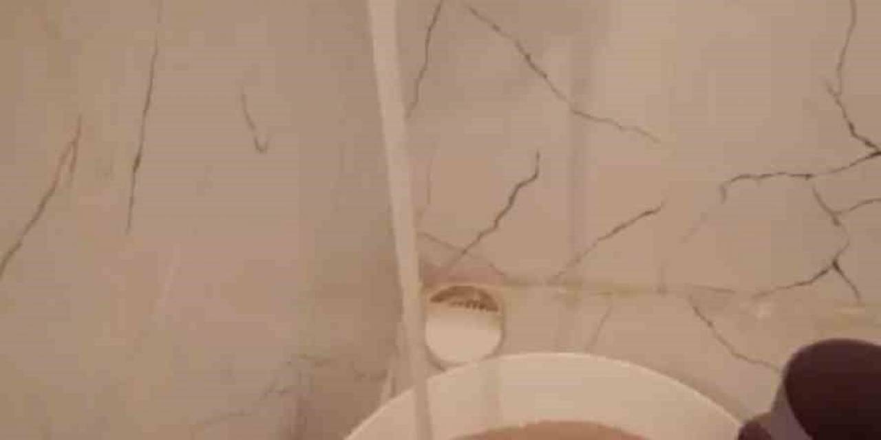 Çeşmeden Akan Kirli Suya Vatandaştan Tepki: "Duş Alamıyoruz"