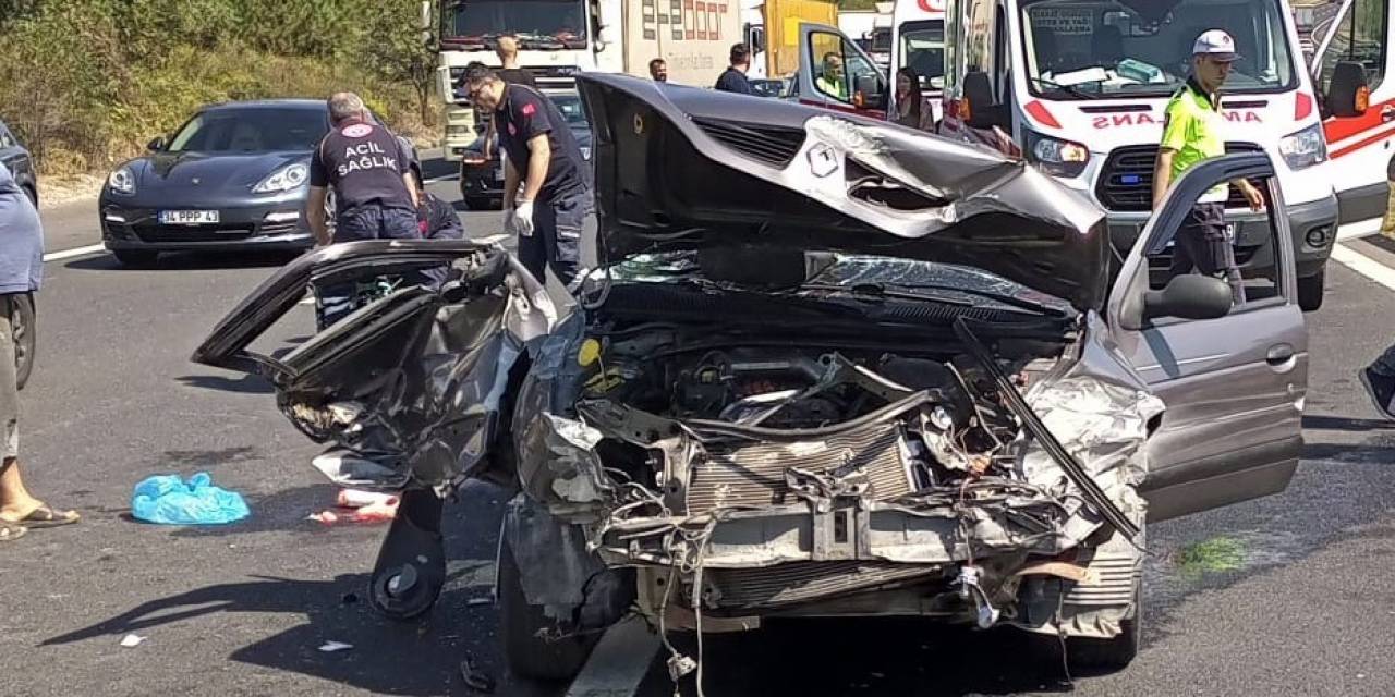 Karşı Şeride Geçen Otomobilde 1’i Çocuk 4 Kişi Yaralandı