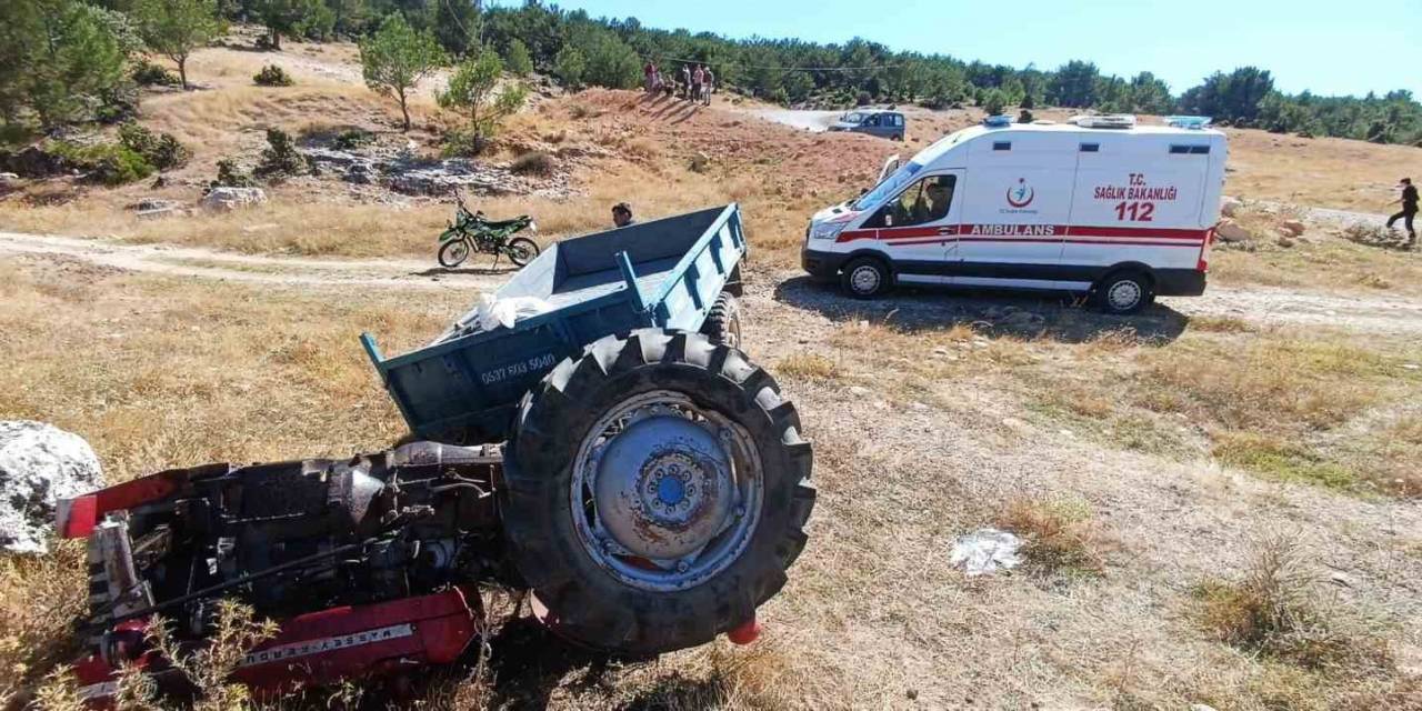 Uşak’ta Traktörün Devrilmesi Sonucu 2 Kişi Yaralandı