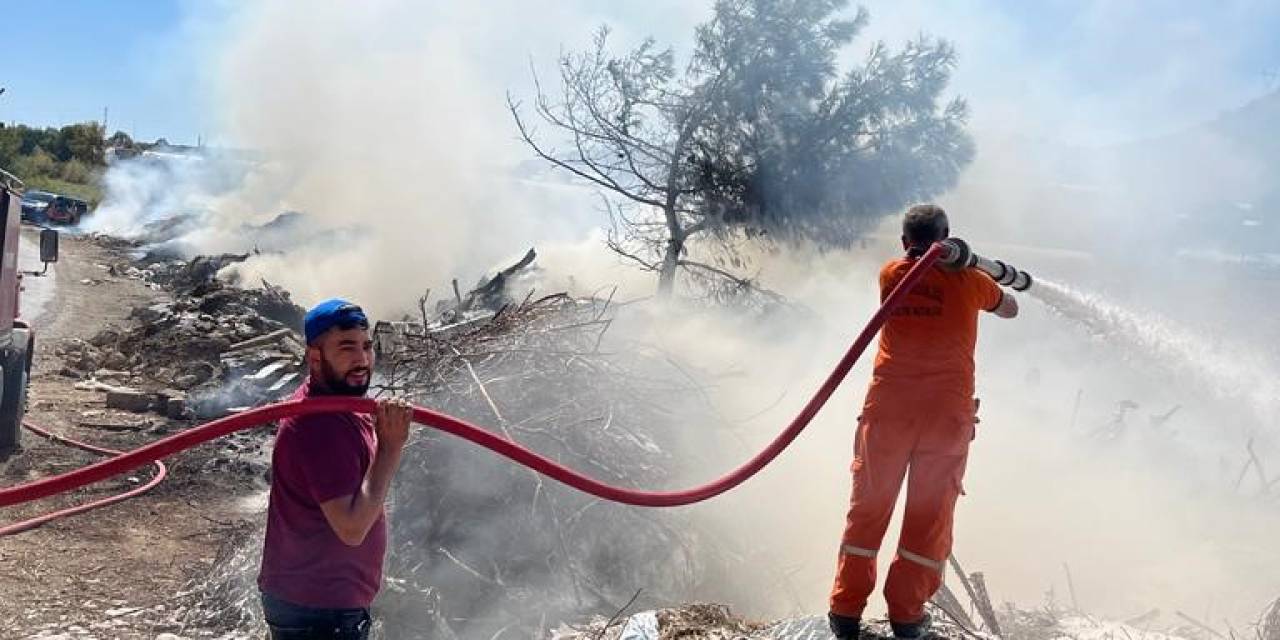 Gazipaşa’da Dere Kenarına Bırakılan Çöpler Alev Aldı