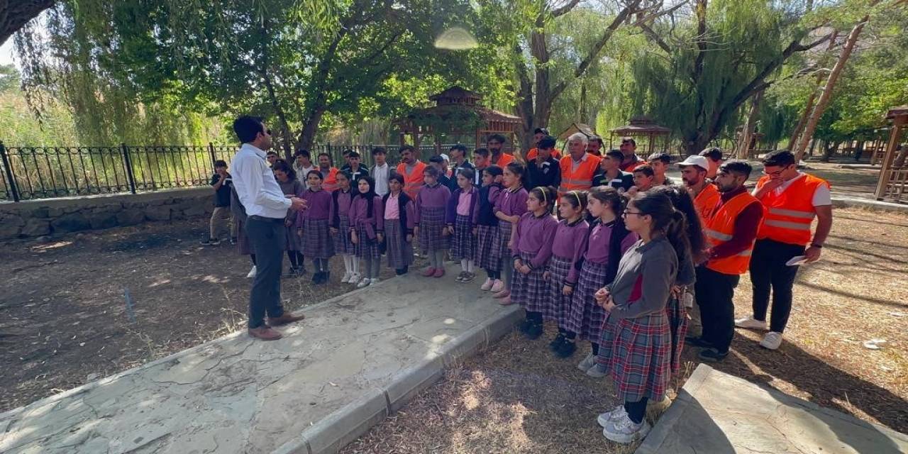 Muradiye’de “Dünya Temizlik Günü’ Etkinliği Düzenlendi