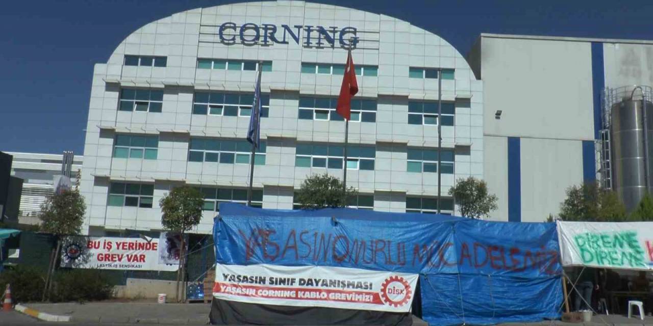 65 Gündür Fabrika Önünde Grev Yapıyorlar