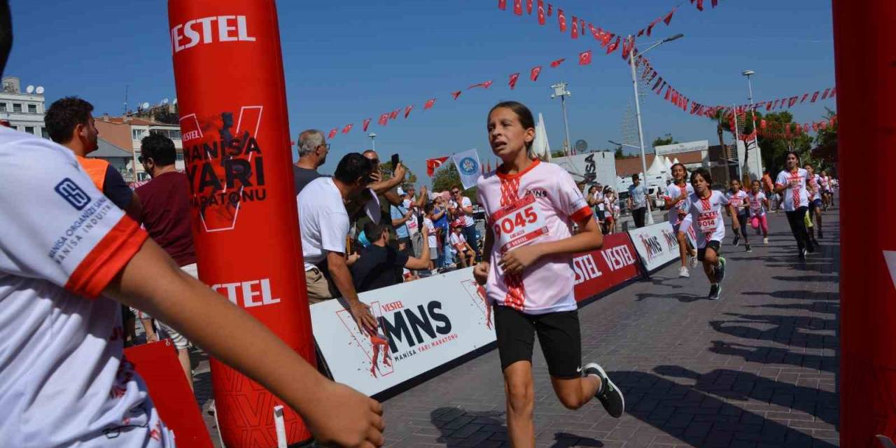 Vestel Yarı Maratonu’nda Çocuk Koşusu Tamamlandı