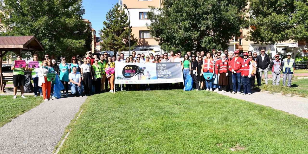 Eş Zamanlı Temizlik Etkinliğine Tepebaşı’da Katıldı