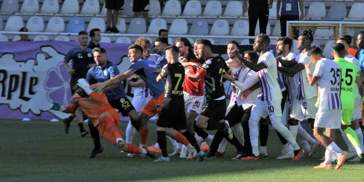 Ankara Keçiörengücü - Şanlıurfaspor Müsabakasında Saha Karıştı