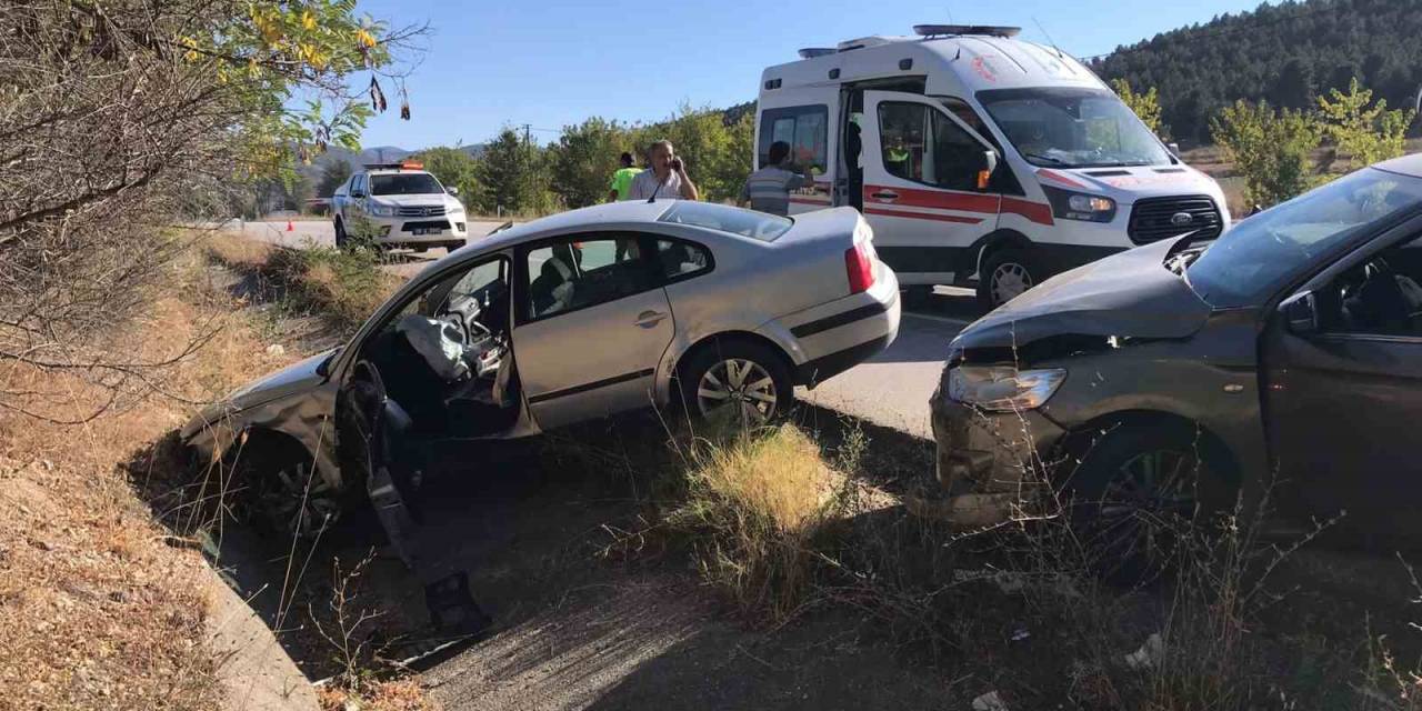 Karabük’te İki Otomobil Çarpıştı: 6 Yaralı