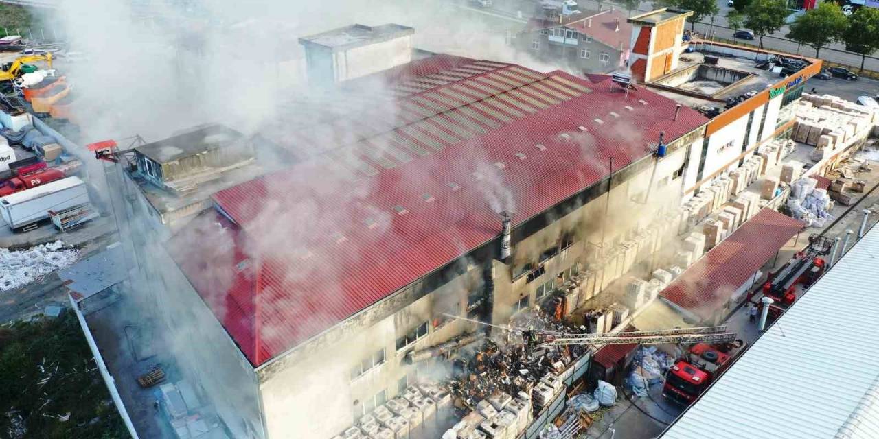 Samsun’da Fabrika Yangını Kontrol Altına Alındı