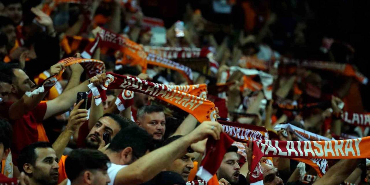 Galatasaray - Samsunspor Maçını 43 Bin 413 Seyirci İzledi