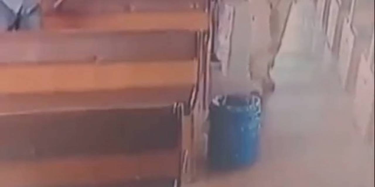 Vapurda Yolcu, Bir Başka Yolcunun Saçını Çakmakla Yaktı