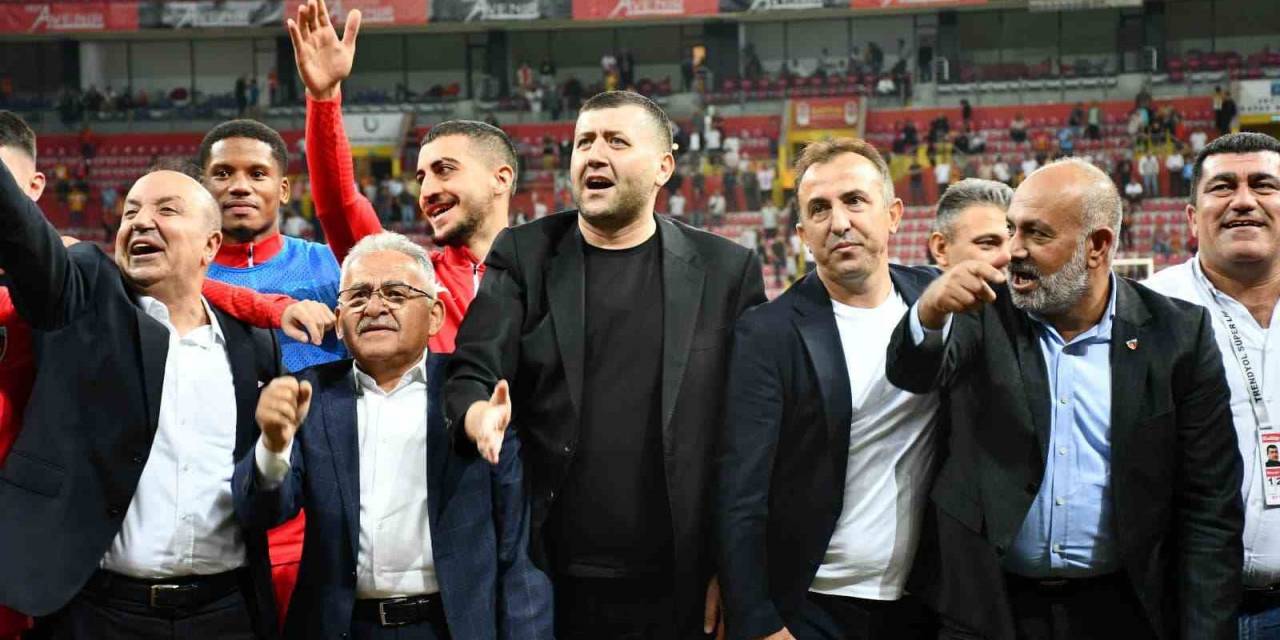 Kapalı Kale Baki Ersoy’u Bağrına Bastı