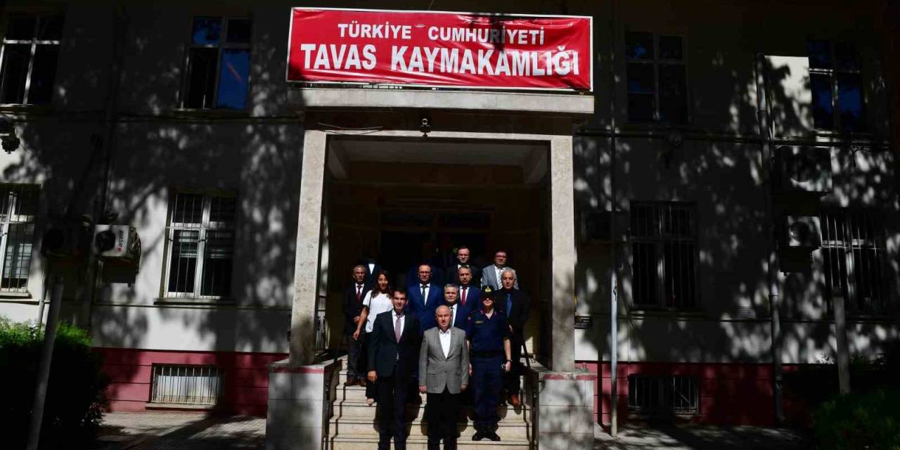 Vali Coşkun, İlçede Ziyaretlerini Sürdürdü