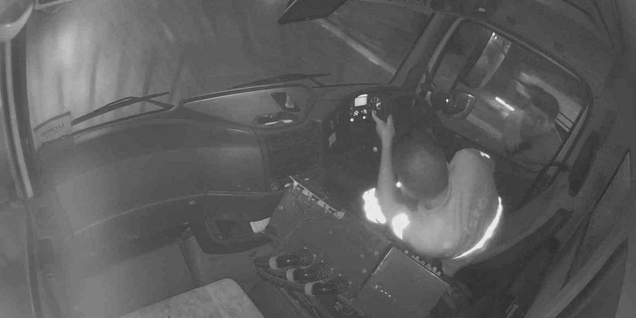 İstanbul’da Temizlik Personeli Dehşeti Kamerada: Belediye Aracıyla Vatandaşı Ezdi