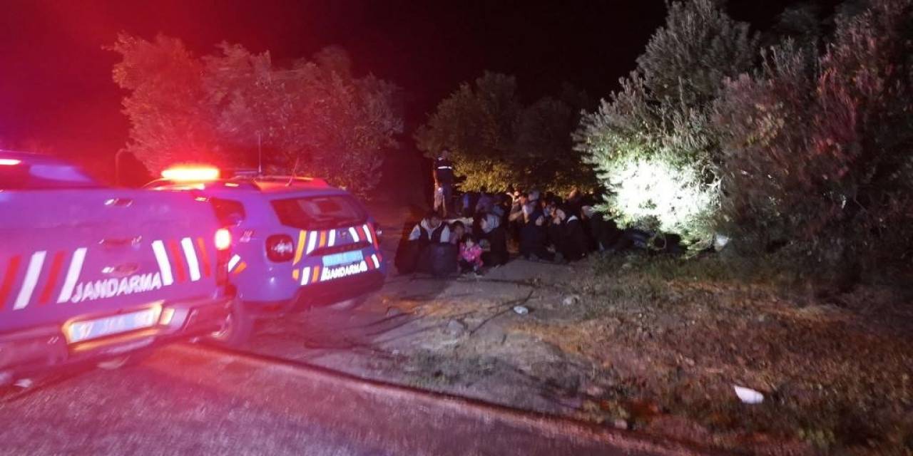 Ayvacık’ta 37 Kaçak Göçmen İle 2 Organizatör Yakalandı