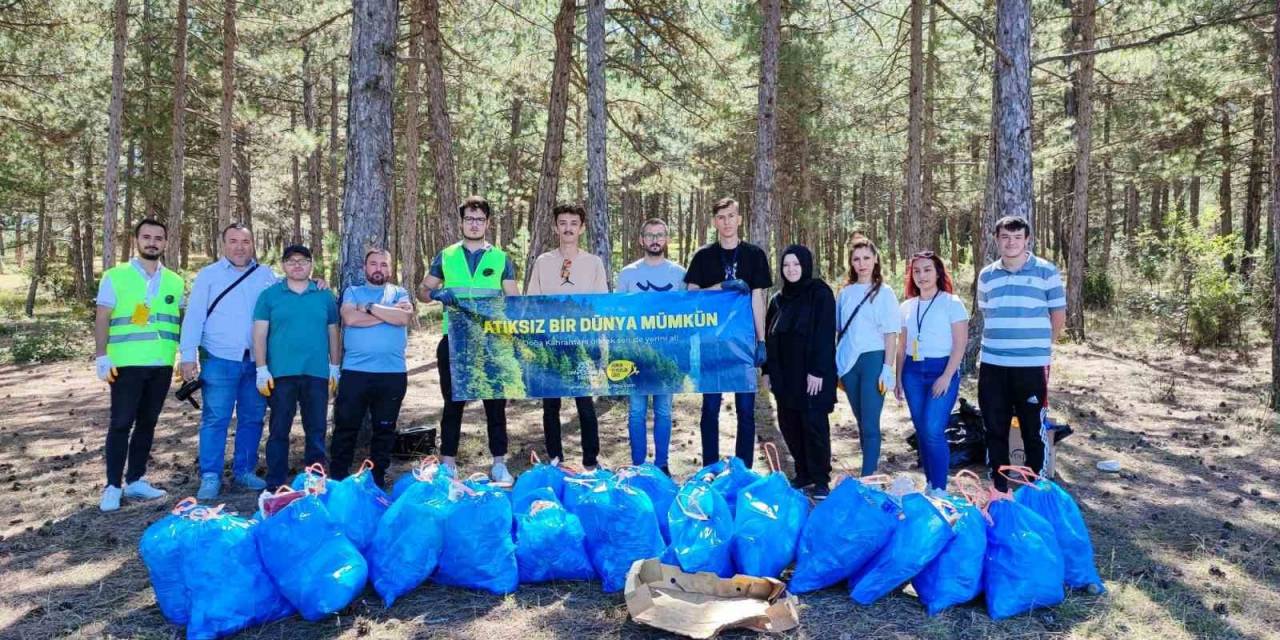 Yarım Saatte 30 Büyük Poşet Çöp Toplandı