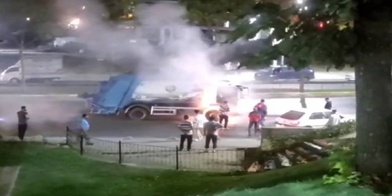 Sultangazi’de Seyir Halindeki Çöp Kamyonu Alev Alev Yandı