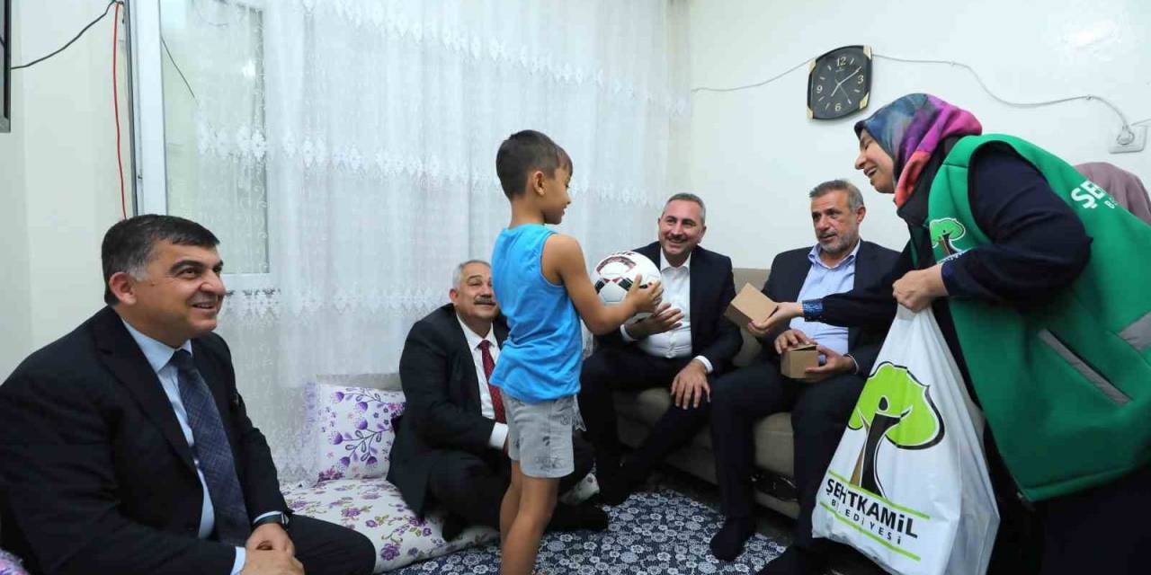 Gül Ve Fadıloğlu Yetim Çocuklarla Bir Araya Geldi