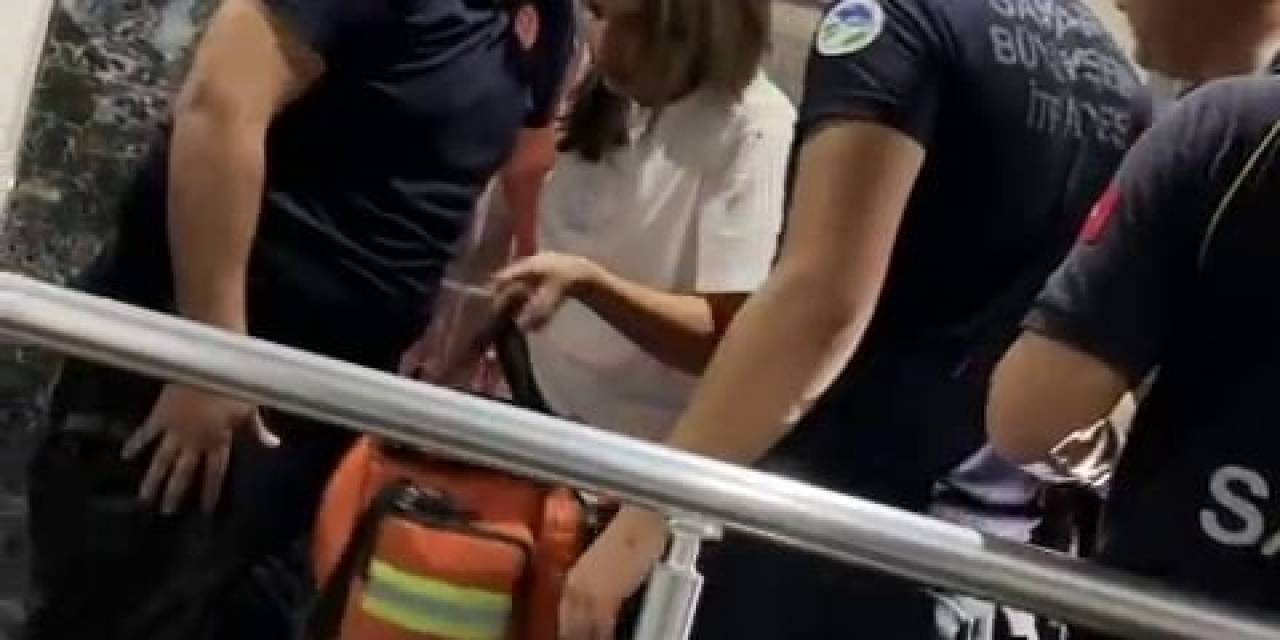 Sağlıkçıların Asansörle İmtihanı: İtfaiye Ekipleri Dakikalarca Kurtarmak İçin Mücadele Verdi