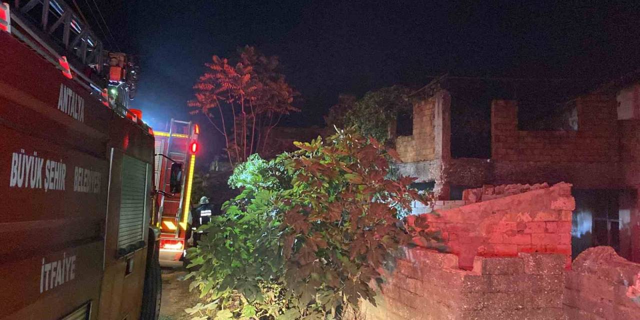 Kullanılmayan Müstakil Evde 2 Ay Arayla Çıkan Yangın Mahalleliyi İsyan Ettirdi