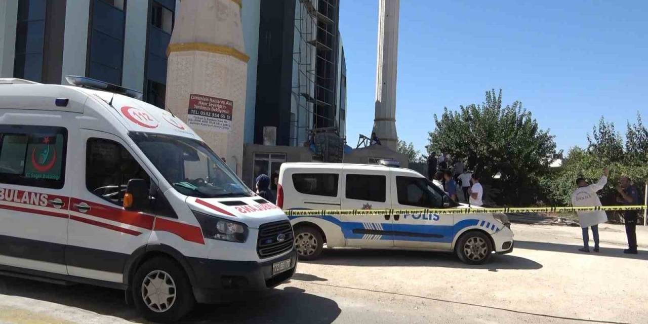 Batman’da Cami İskelesi Çöktü: 1’i Ağır 3 Yaralı