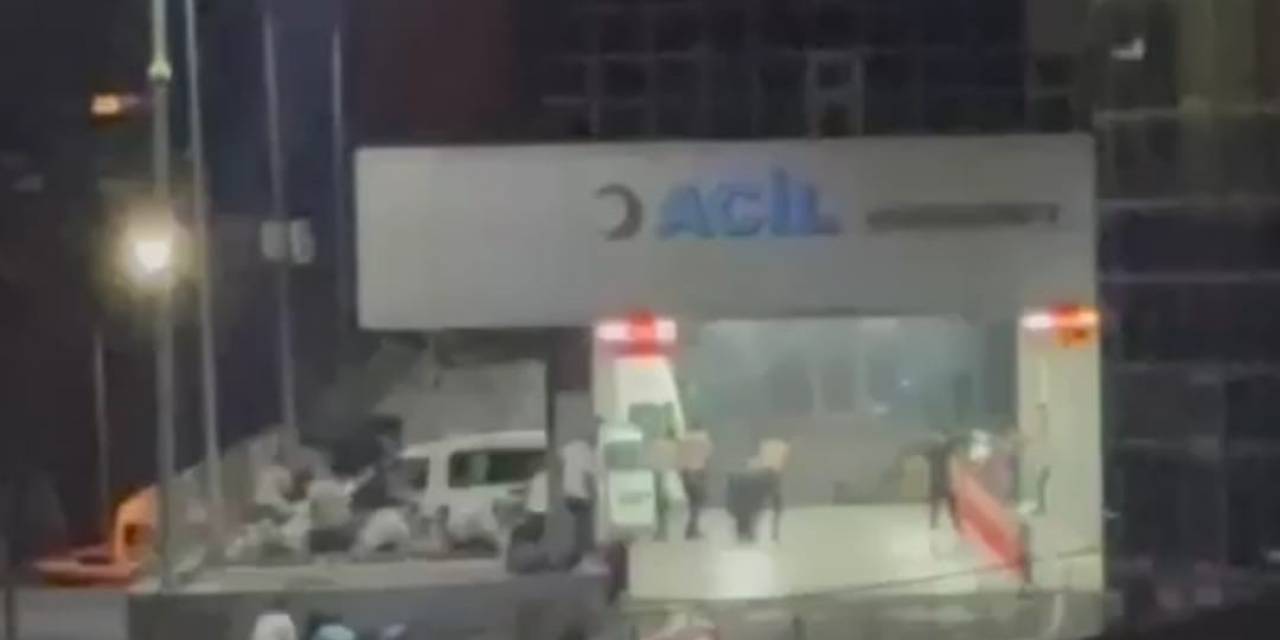 İzmir’de Husumetliler Acilin Önünde Çatıştı