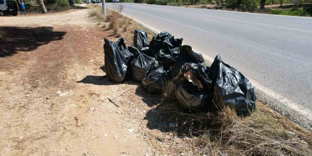 Dünya Çevre Temizlik Günü’nde Sorgun Çamlığı’nda Çöp Topladılar