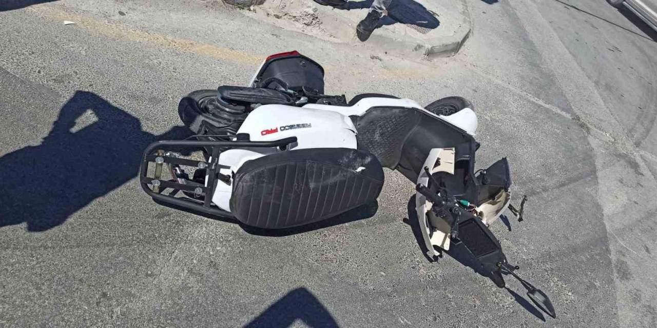 Kamyonetle Elektrikli Bisiklet Çarpıştı: 1 Yaralı
