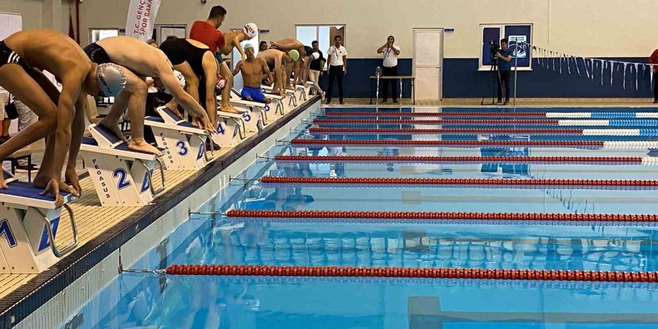 İl Spor Ve Gençlik Müdürlüğü Yaz Yüzme Okulları Kapanış Töreni Gerçekleşti